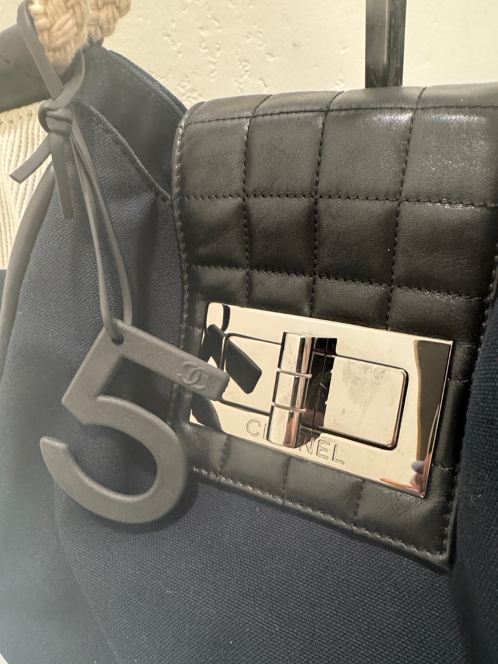 CHANEL Cruise Rope Cabas Tote with Turn-Lock - Picture 4 of 9